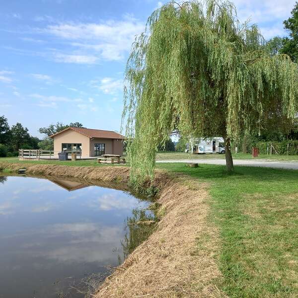 Aire naturelle de camping Les Jonchères