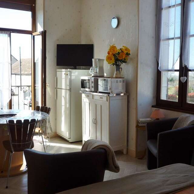 Meublé de M. et Mme Migot - Studio au 1er étage