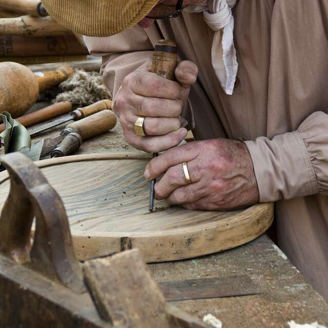 Atelier pour les enfants de sculpture sur bois