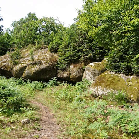 Sentier des pierres à légendes