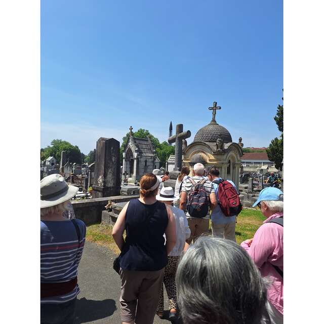 Mémoire de pierres : entretenir et restaurer le cimetière urbain