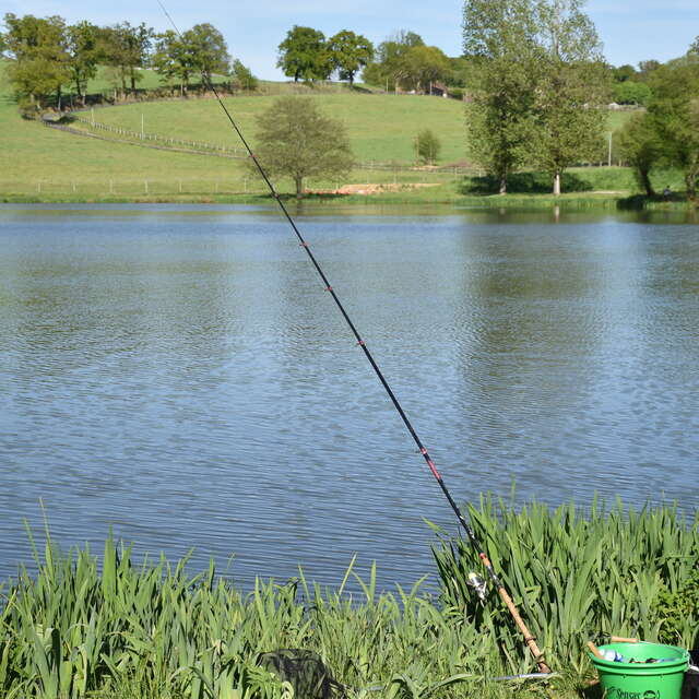 Etang de pêche de 'Montréal' à Saint Germain Les Belles