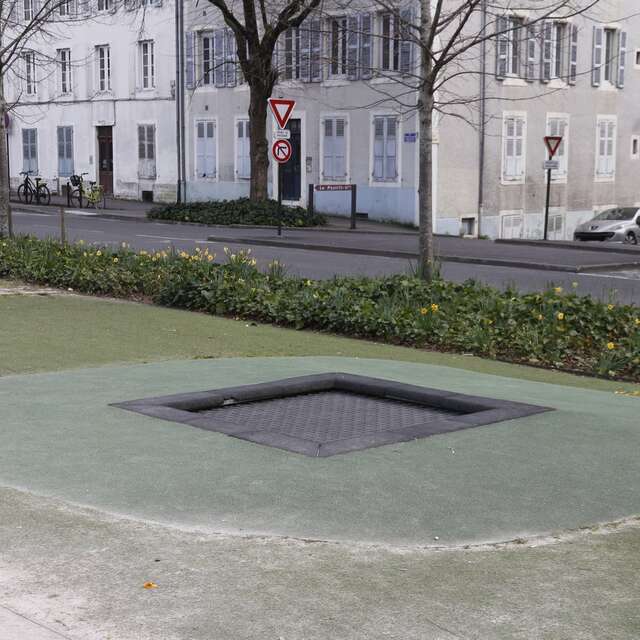 Aire de jeux - Place de Verdun Sud