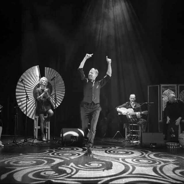 A la Vuelta de la Esquina