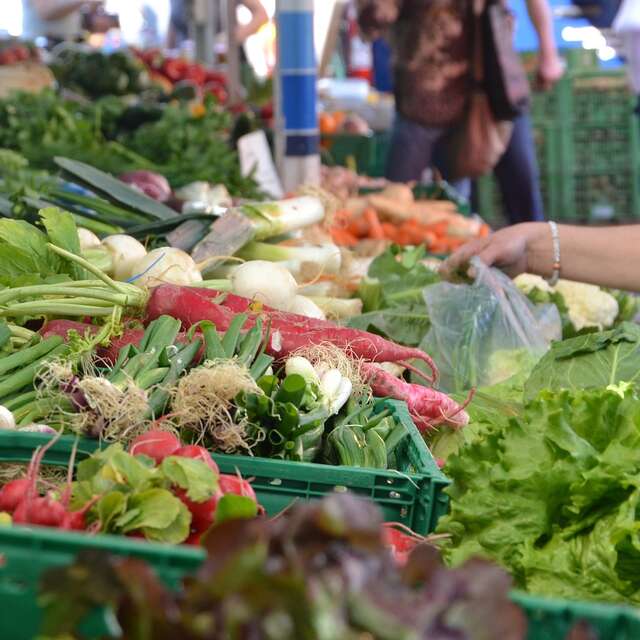 Marché hebdomadaire à Saint-Léonard de Noblat