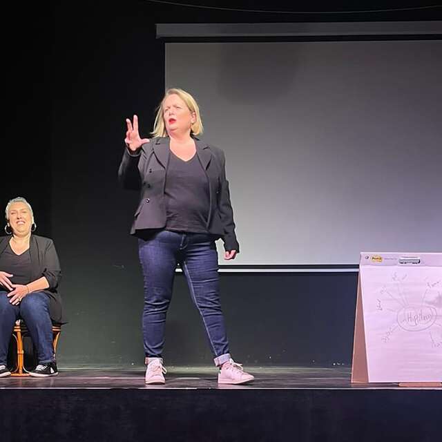 Martine Versus Hipmum