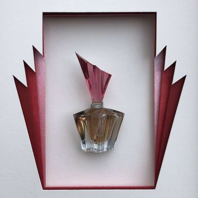 Exposition "Cadres et flacons de parfum"