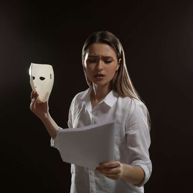 Théâtre - Dévisagée Madame T