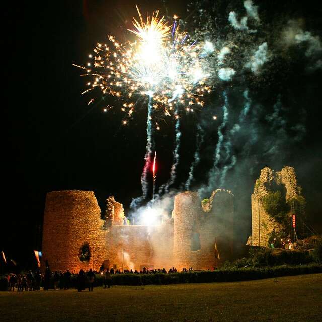 Embrasement des ruines du Château de Lastours