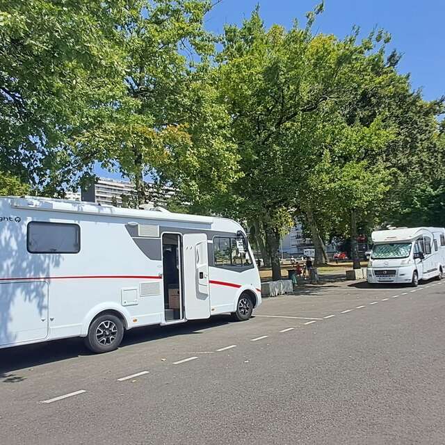 Aire de camping-car - Stationnement - Stade Tissié Pau