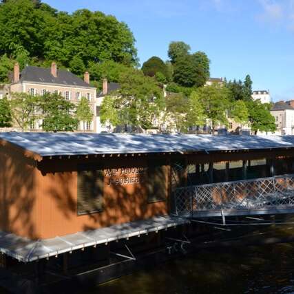 LE BATEAU LAVOIR SAINT-JULIEN