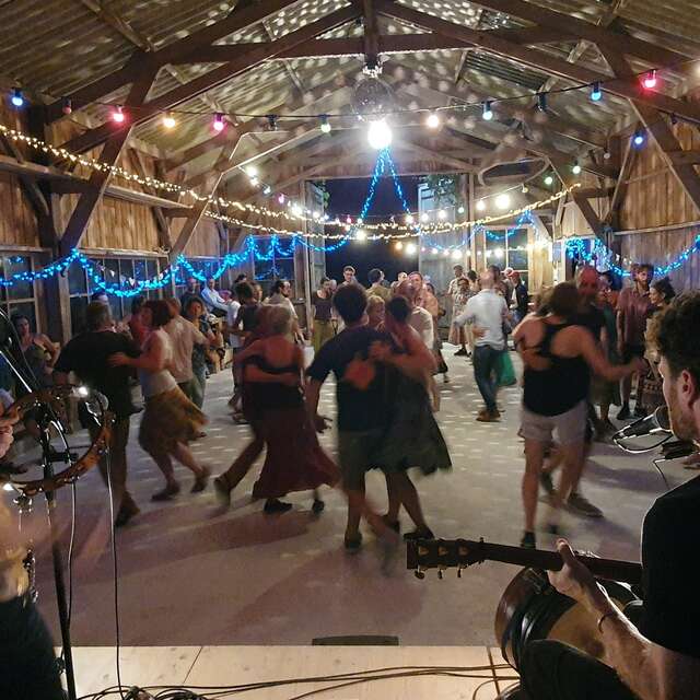 LE BAL DE LA RÉVEILLEUSE