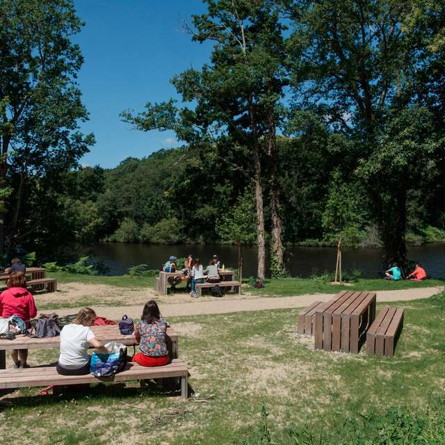 AIRE DE PIQUE-NIQUE_PÔLE DE LOISIRS DU LAC 1