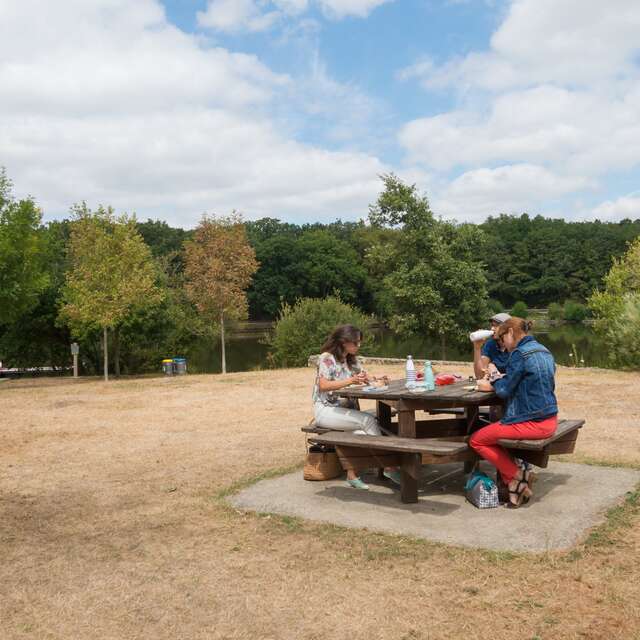 AIRE DE PIQUE-NIQUE_PÔLE DE LOISIRS DU LAC 3