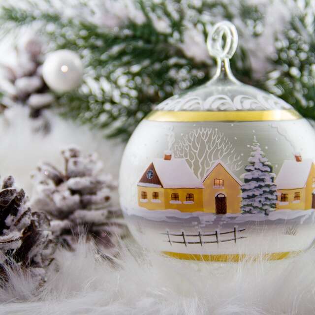 Exposition "Boules et crèches de Noël"