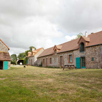 ACCUEIL DE RANDONNEURS AU SEIN D'UNE FERME ÉQUESTRE