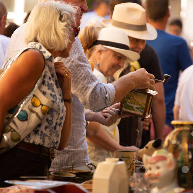 Brocante et vide-greniers à Hautefage