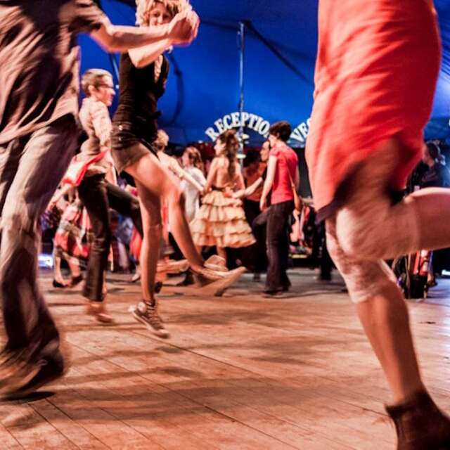 Bal à Lacapelle-Marival  : Le bal où l’on écoute la musique avec ses pieds