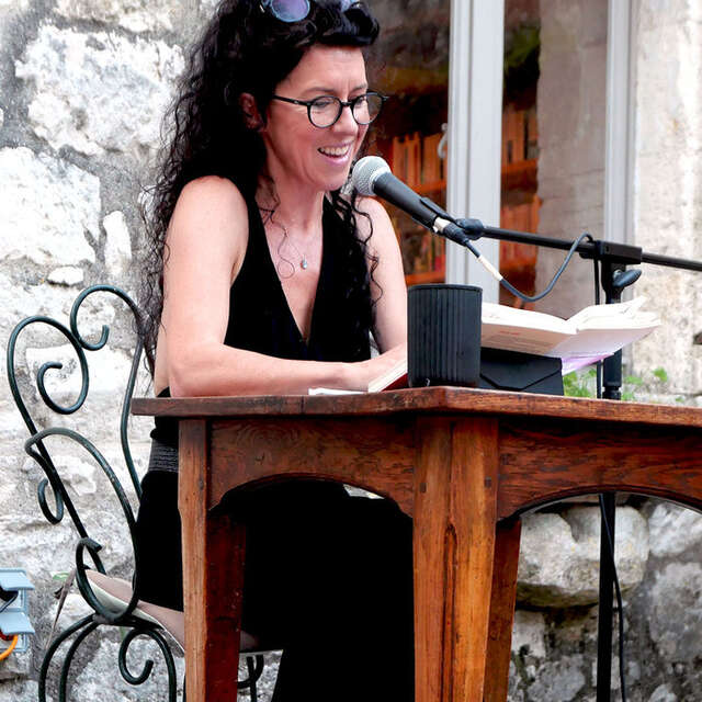 Lecture à voix nue chez Livres, Books & Company
