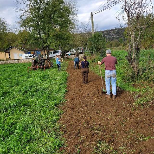 Plantation et troc de plantes avec Cultures des Demains à Corn