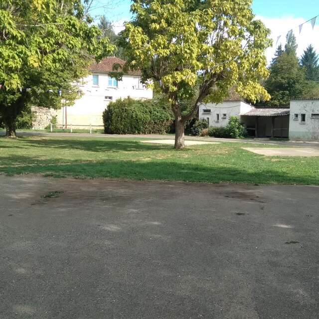 Aire de Pique-Nique de la Piscine