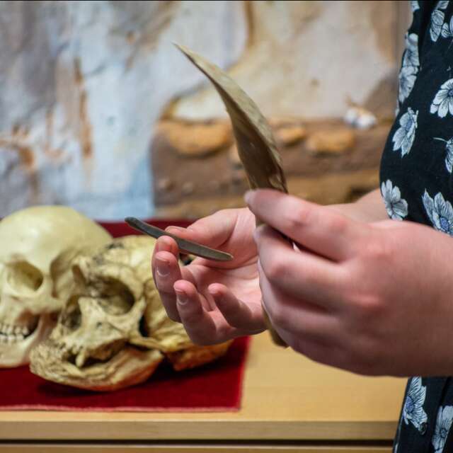 Les ateliers  enfants de la Maison du  Piage : "Atelier parure et visite du Musée"