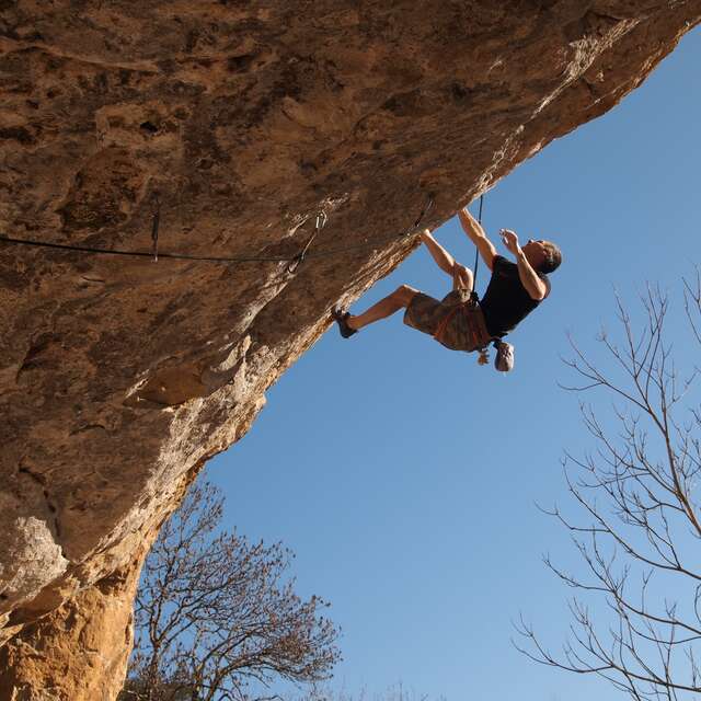 Site d'escalade la Falaise aux Corbeaux à Milhac