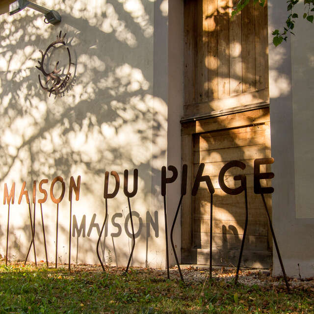Les ateliers  enfants de la Maison du  Piage : "Atelier sculpture de la Préhistoire"