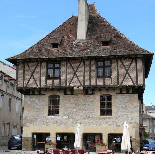 Maison des Consuls et église des Récollets