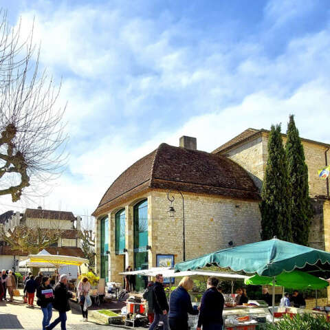 Marché dominical à Souillac