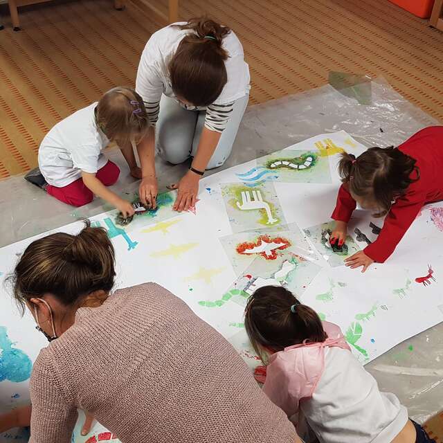 Atelier enfant "Raconte moi un tableau" de l'exposition "La tendresse des murs" à Frayssinet-le-Gélat