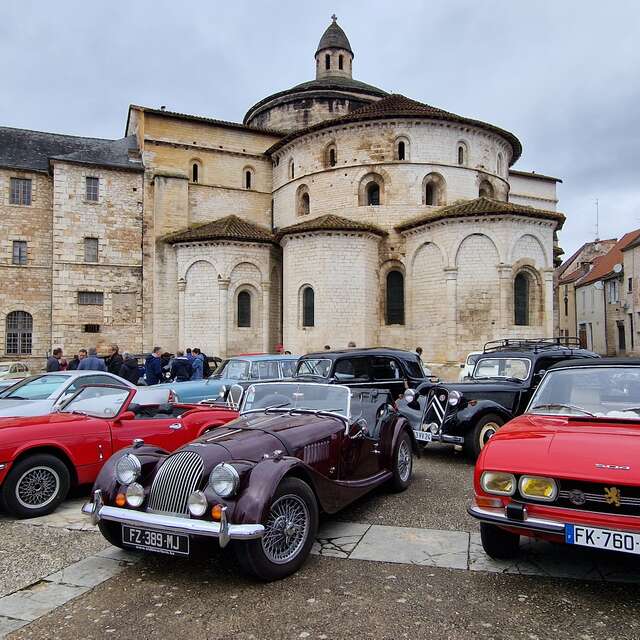 Octobre Rose - Rassemblement de voitures anciennes et randonnées