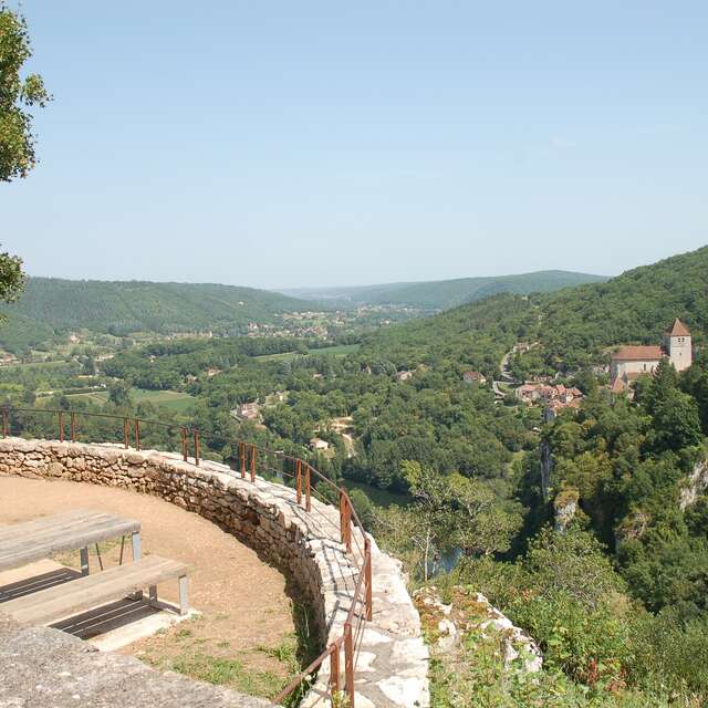 Aire de Pique-Nique Vue sur Saint-Cirq-Lapopie