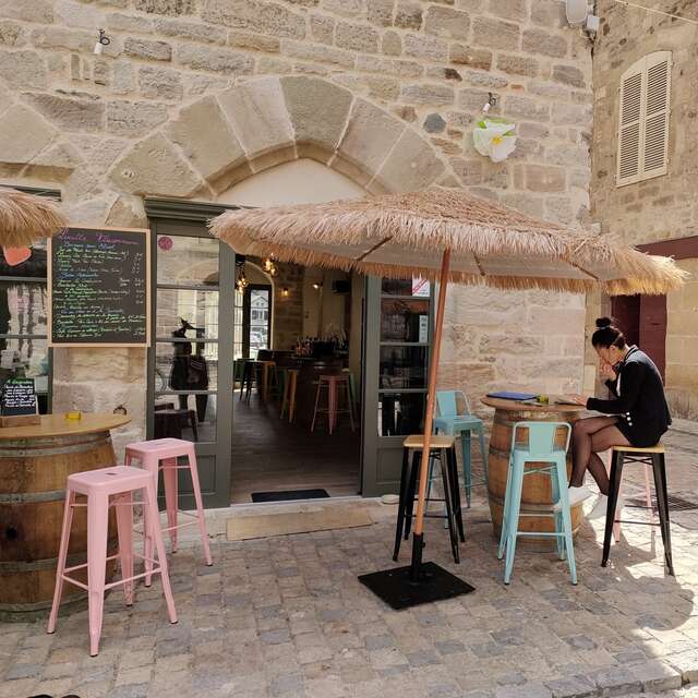 Lucille Flaconneuse, cave, brasserie et bar à vin