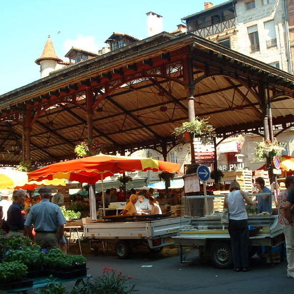 Petit marché de producteurs " sous la halle "