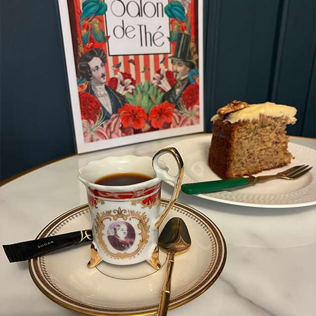 Salon du thé avec Emporium des Antiquités