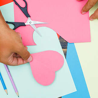 Atelier "Dessine avec des ciseaux"