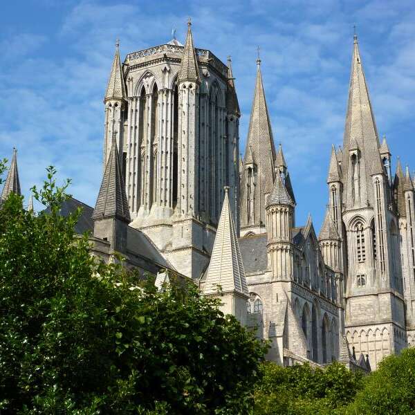 Cathédrale de Coutances : visite sous les voûtes gothiques
