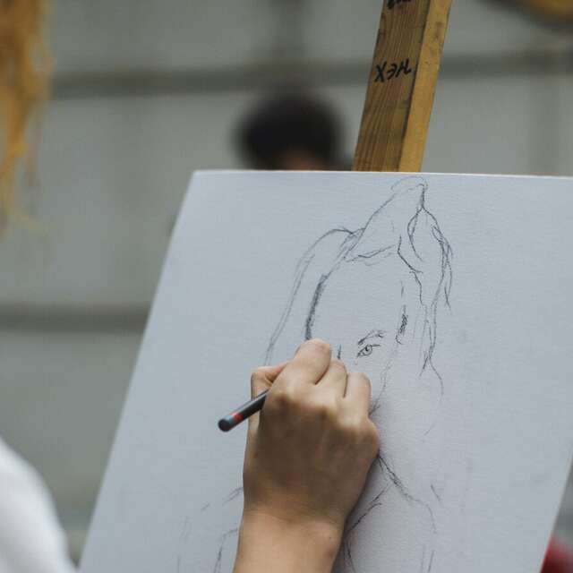 Cour de dessin d'après modèle vivant