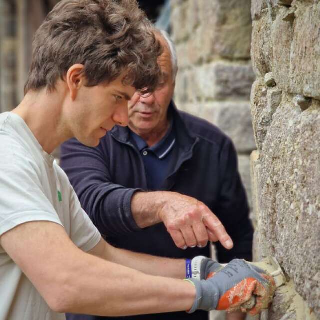 Expérience de Destination : J'apporte ma pierre au Moulin - journée initiation à la restauration du Moulin de Vaucelles