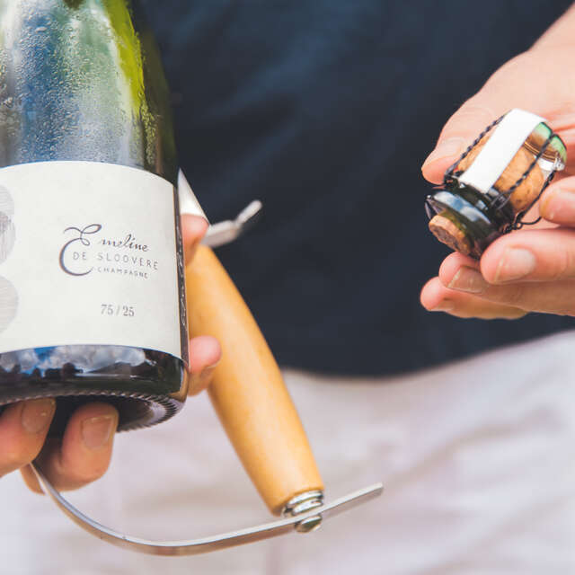 Vignobles en scène - l'Art du Sabrage chez Pressoria
