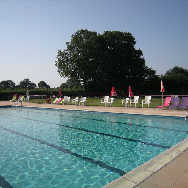 PISCINE DE SAINT CHARLES LA FORET