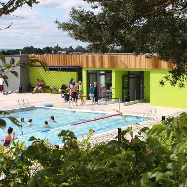 PISCINE DE LASSAY-LES-CHATEAUX