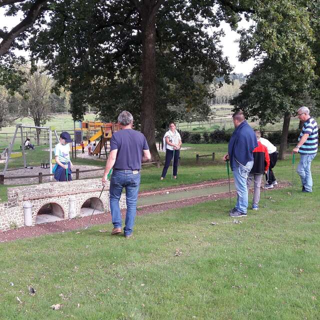 Mini-Golf au camping sur le Parc de Loisirs de Vaux
