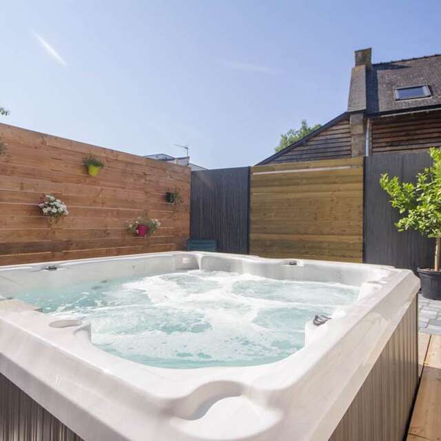 E- SPA- ce AURAY