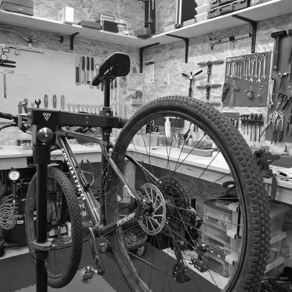 Réparateur de vélos - La Boîte à Rayons