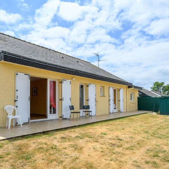 Maison de plain pied accessible PMR, au calme, grand jardin fleuri et clos