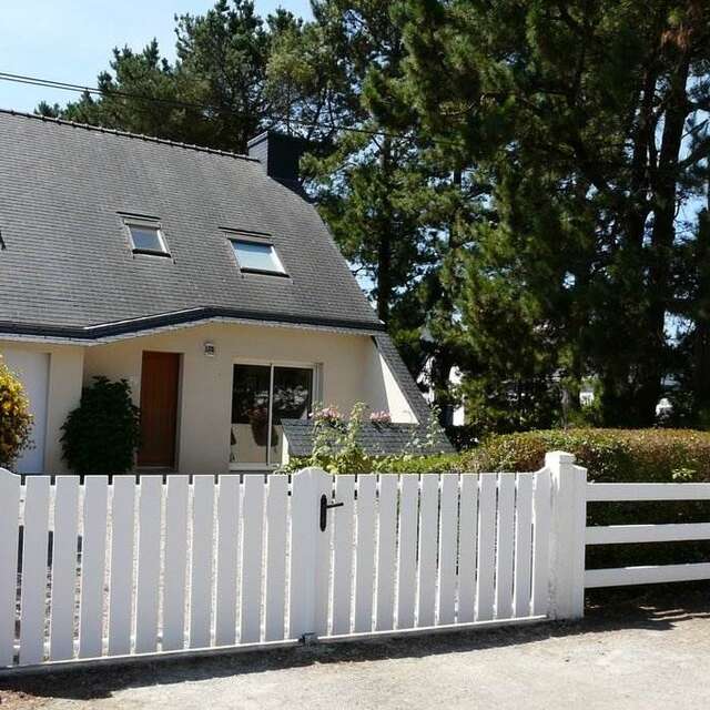 Maison tout confort avec jardin clos et arboré à moins de 100m de la plage de la Mine d'Or