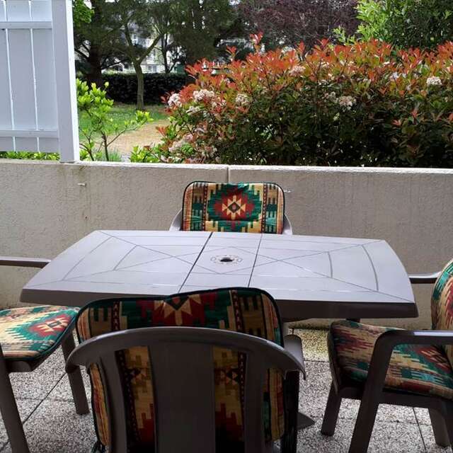 Studio rez-de-chaussée, terrasse sud, parking privé, port du Crouesty