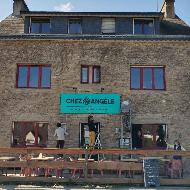 Chez Angèle